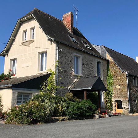 Le Manoir De La Vieille Douve Bed and Breakfast Bourg-d'Ire Exterior foto